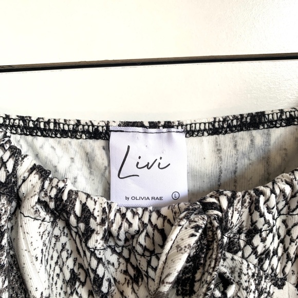 Snake print top - Picture 3 of 3